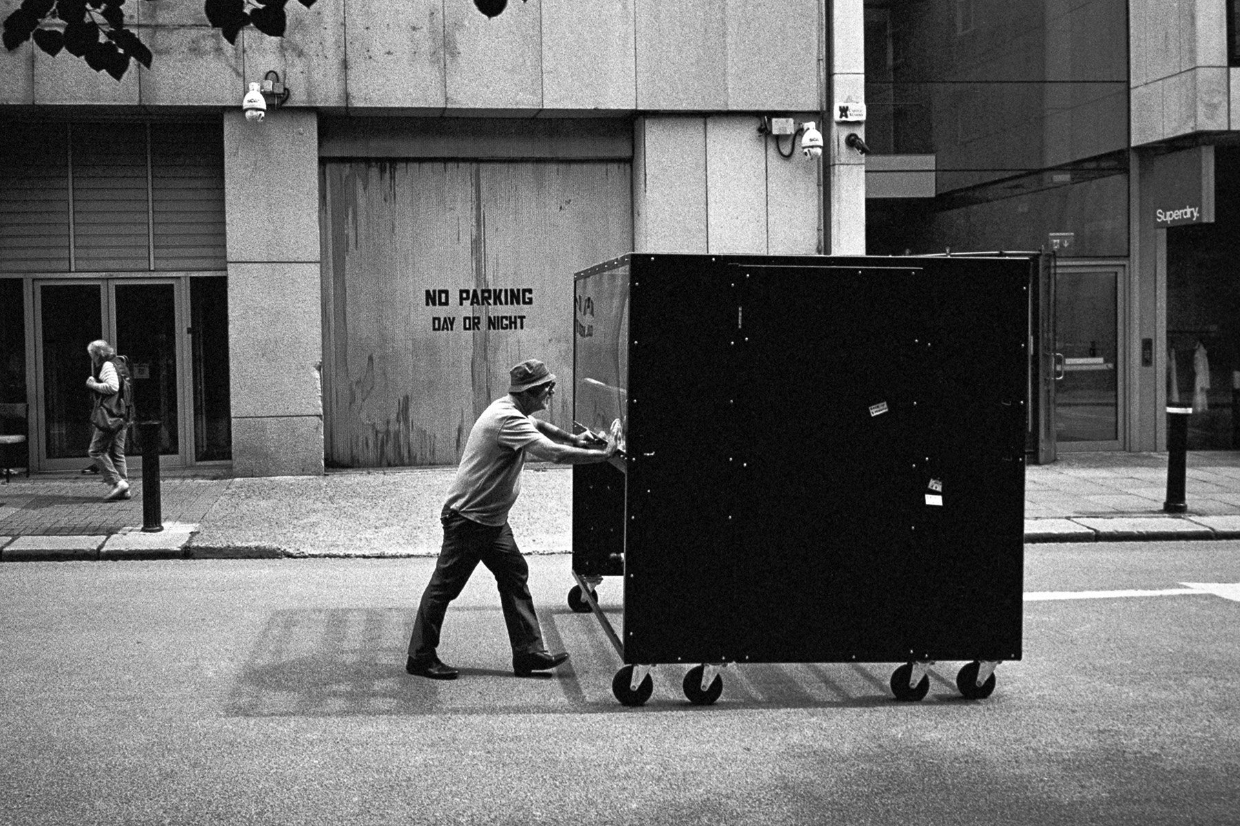 0723-Dublin-MP28mm-TX400-05.jpg