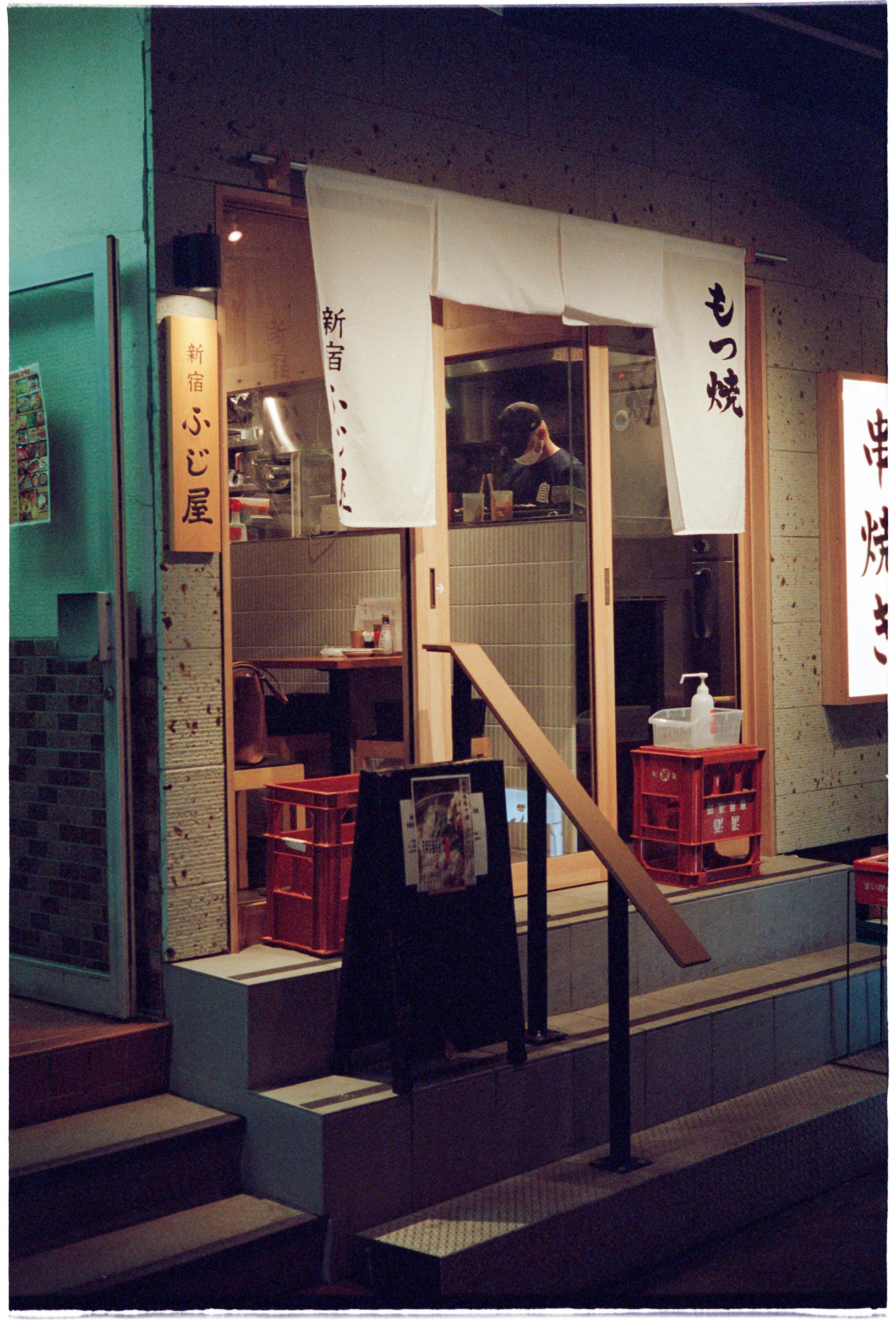 Tokyo-2022-MP-Portra800-10 copy.jpg